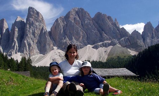 Wandern mit Kindern in den Bergen - hier Dolomiten